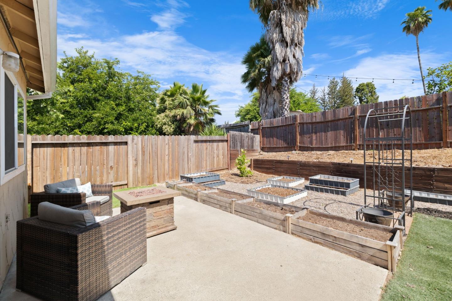 4165 Ernestine Way
