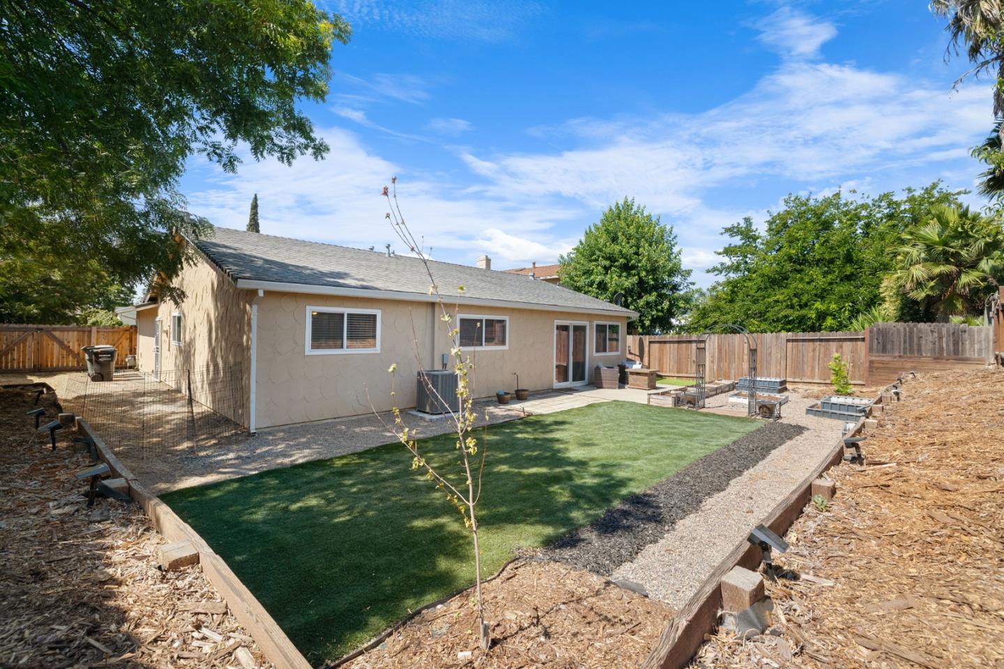 4165 Ernestine Way