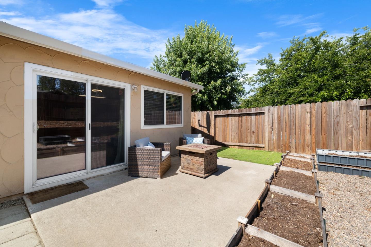 4165 Ernestine Way