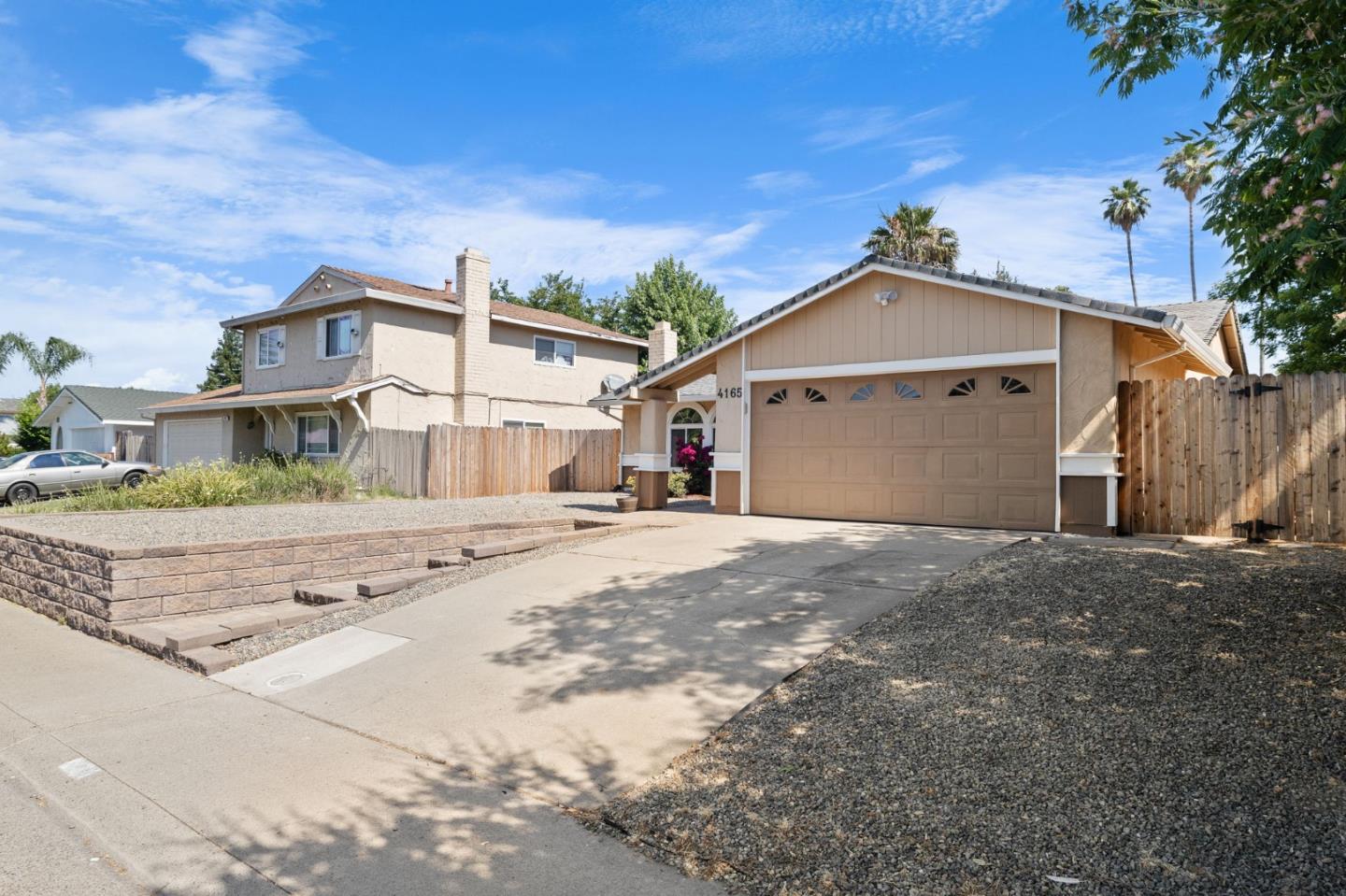 4165 Ernestine Way