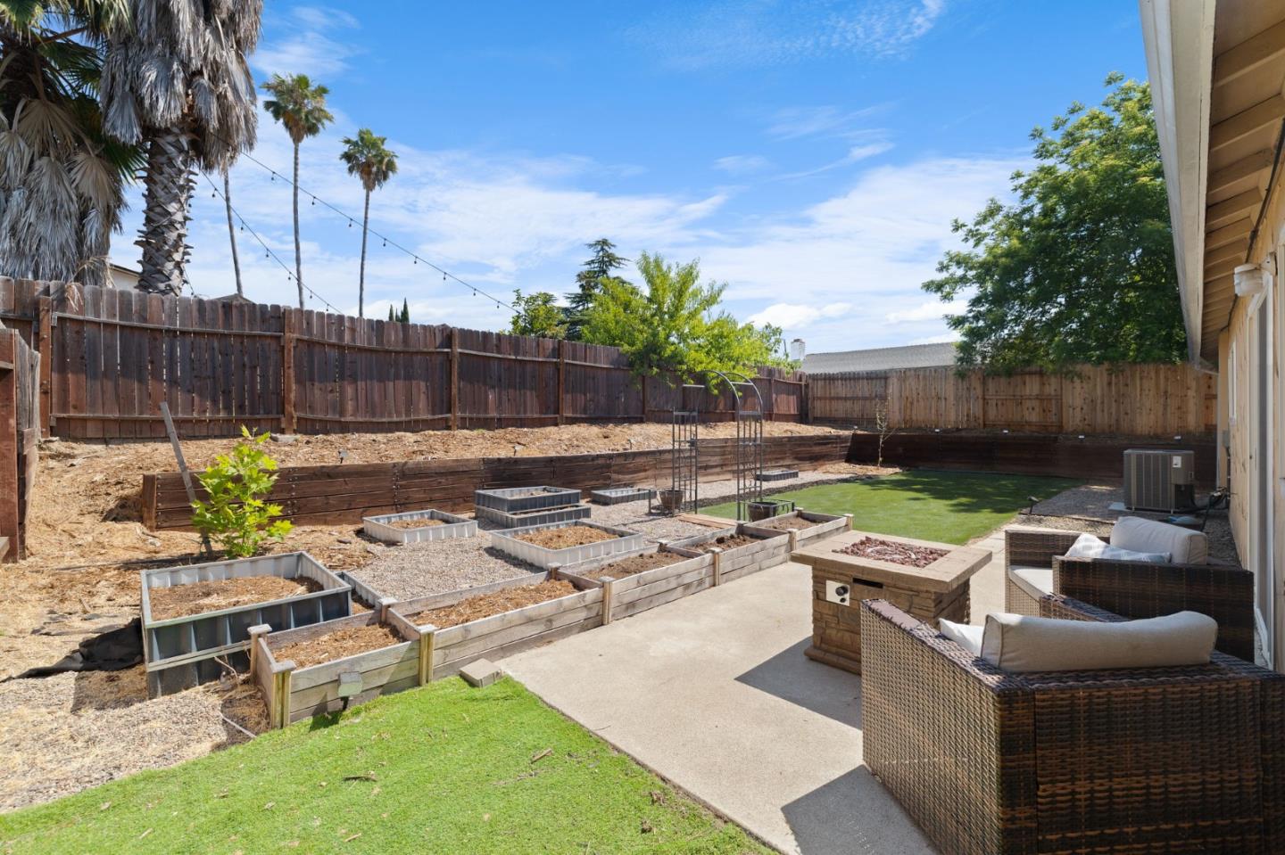 4165 Ernestine Way