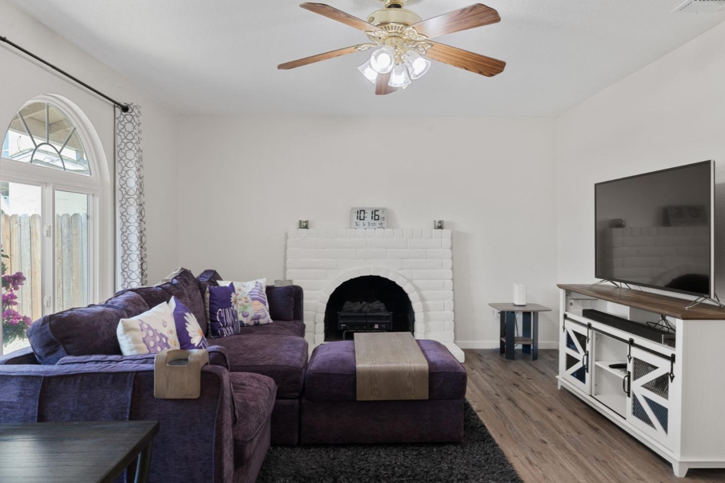 4165 Ernestine Way