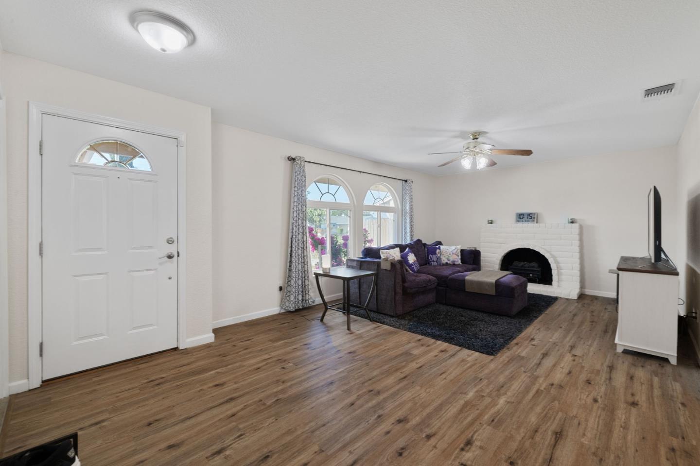 4165 Ernestine Way