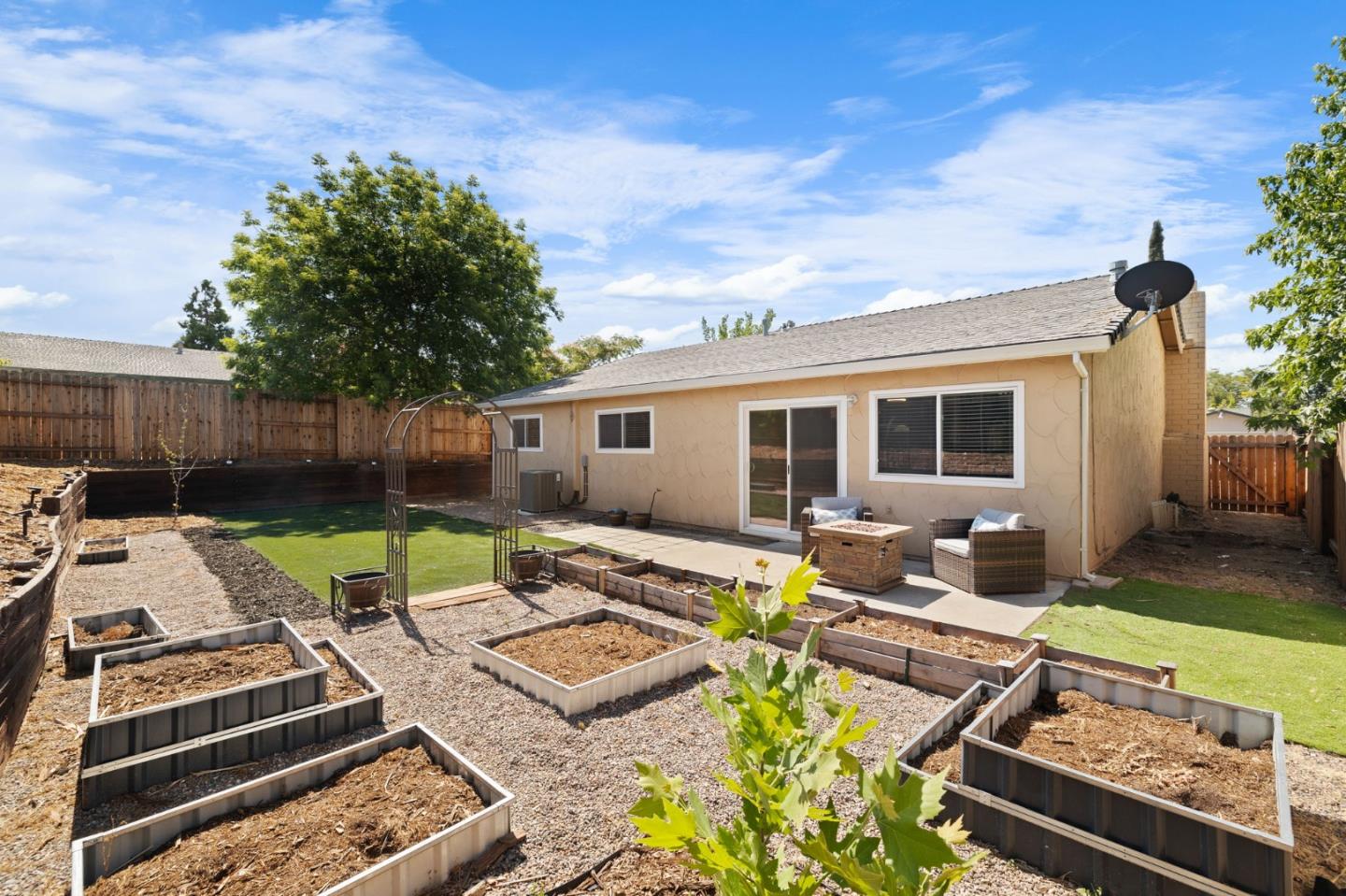 4165 Ernestine Way
