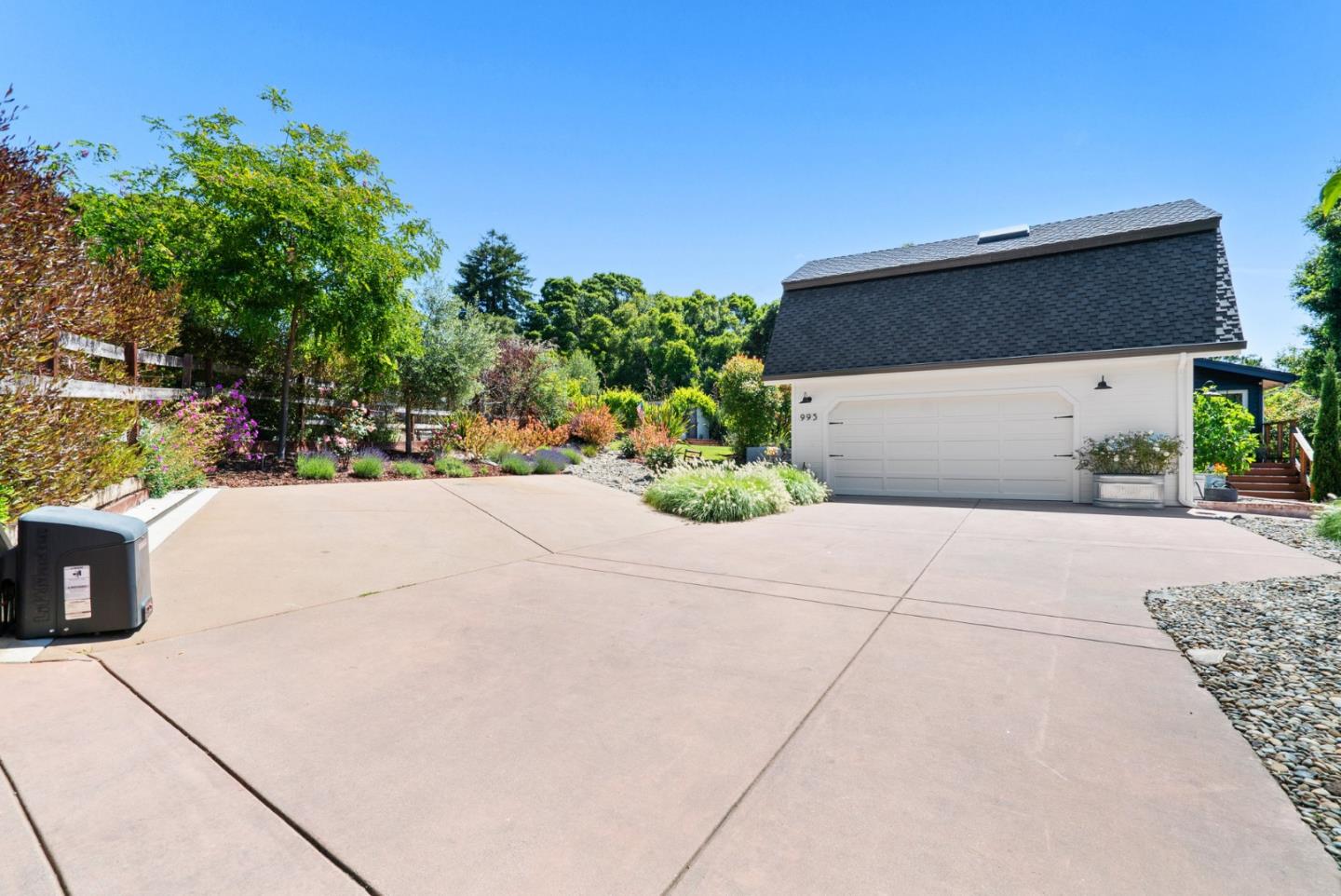 995 Old Farm Lane