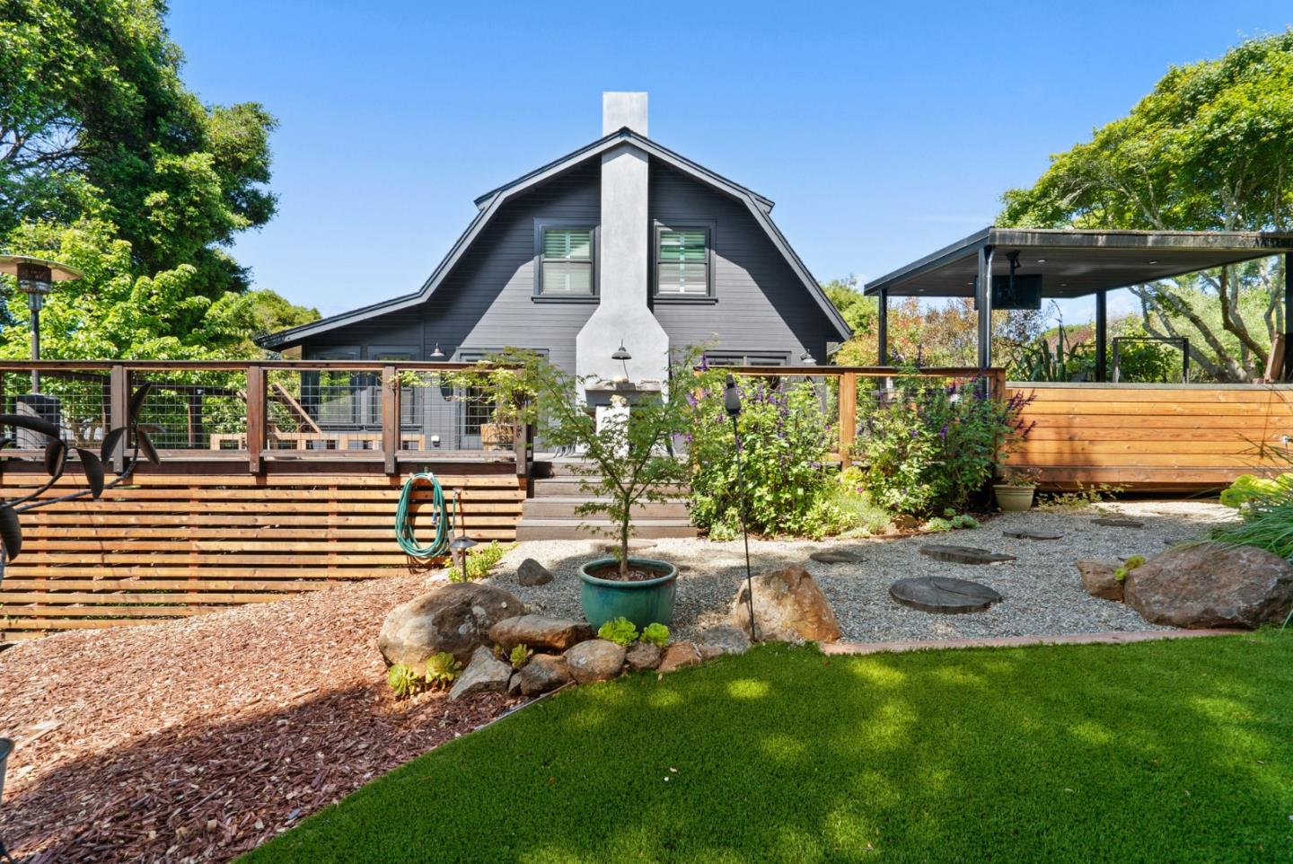 995 Old Farm Lane