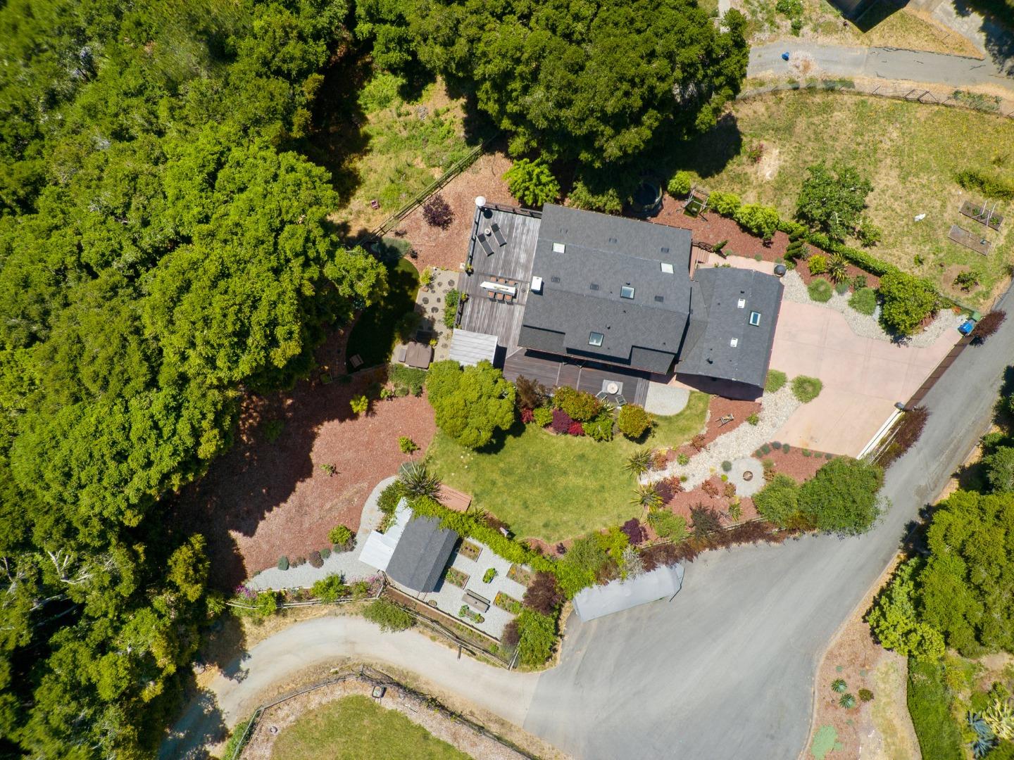 995 Old Farm Lane