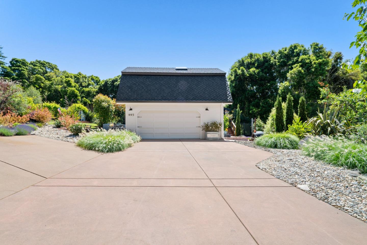 995 Old Farm Lane