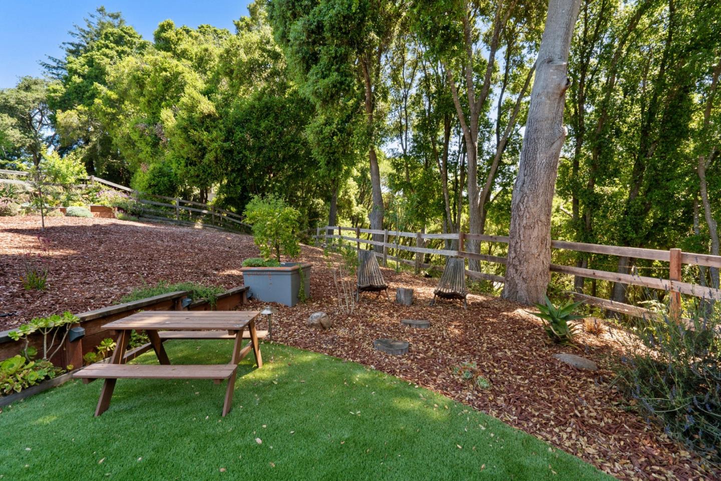 995 Old Farm Lane
