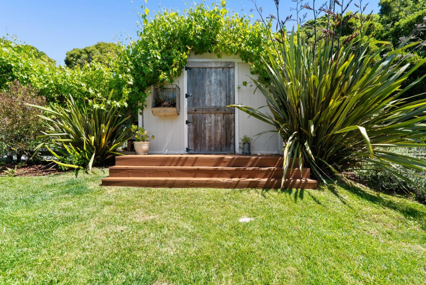 995 Old Farm Lane