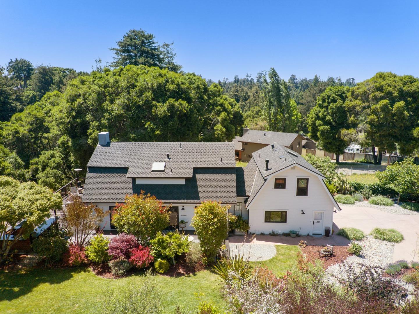 995 Old Farm Lane