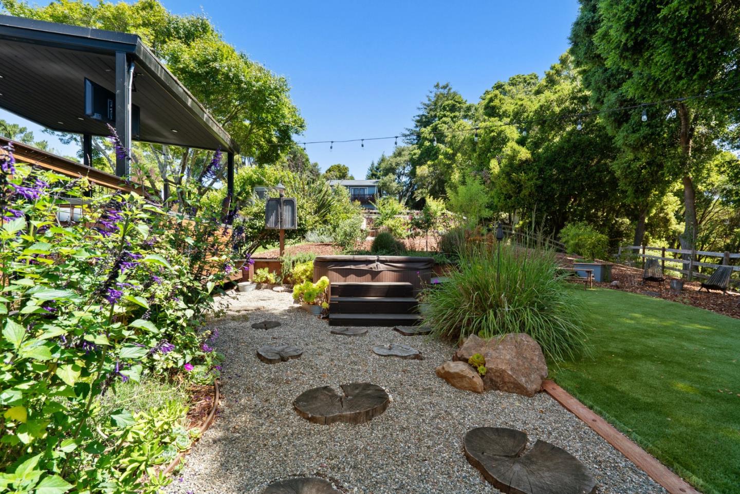 995 Old Farm Lane