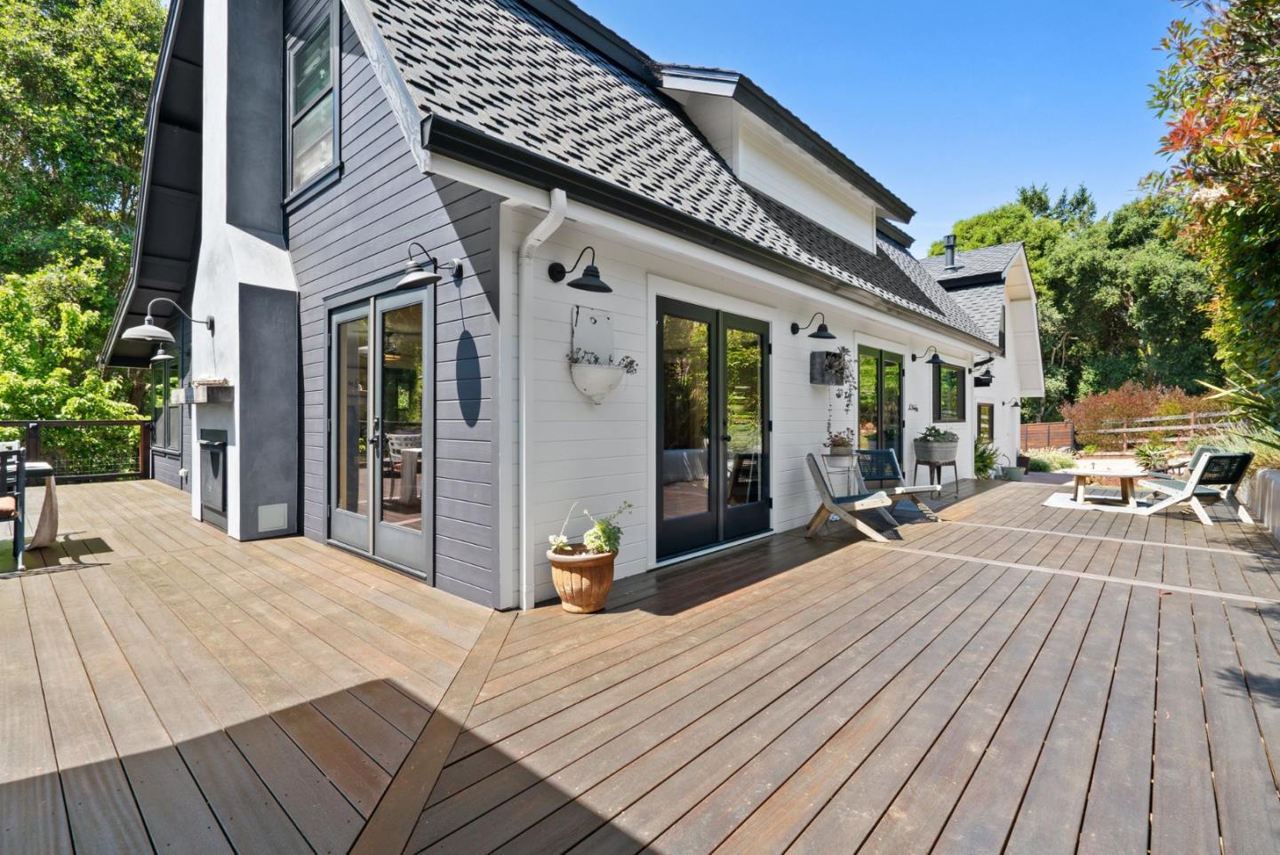 995 Old Farm Lane