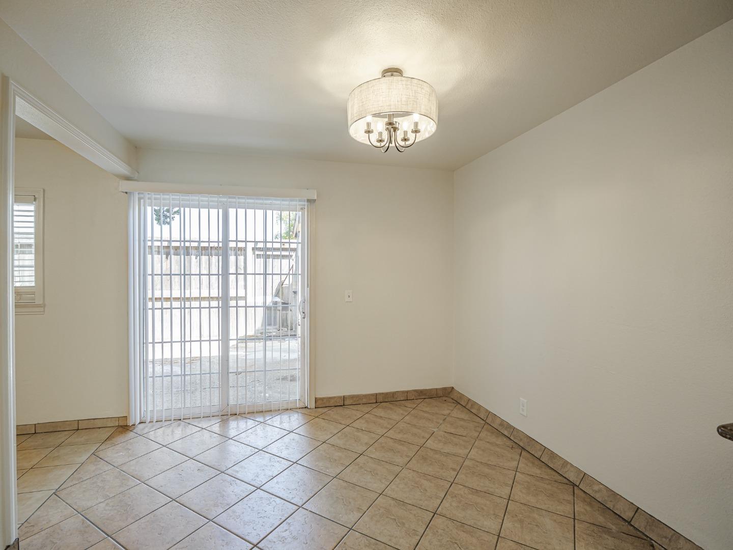 914 Acosta Plaza 83