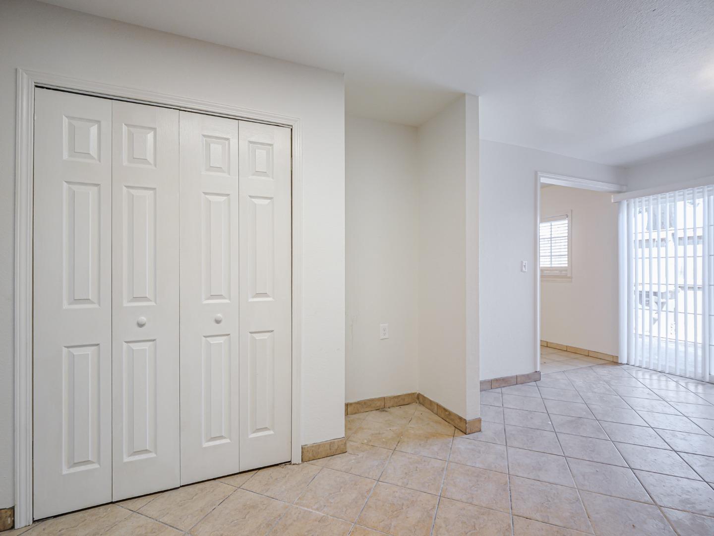 914 Acosta Plaza 83