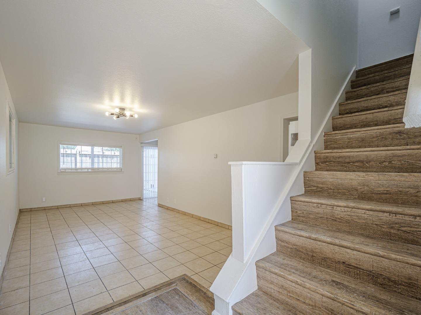 914 Acosta Plaza 83