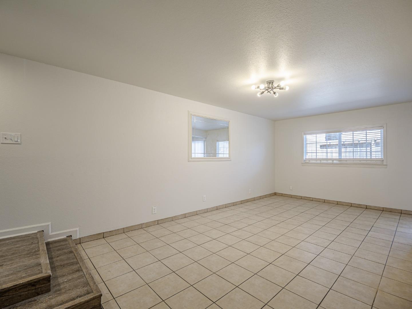 914 Acosta Plaza 83