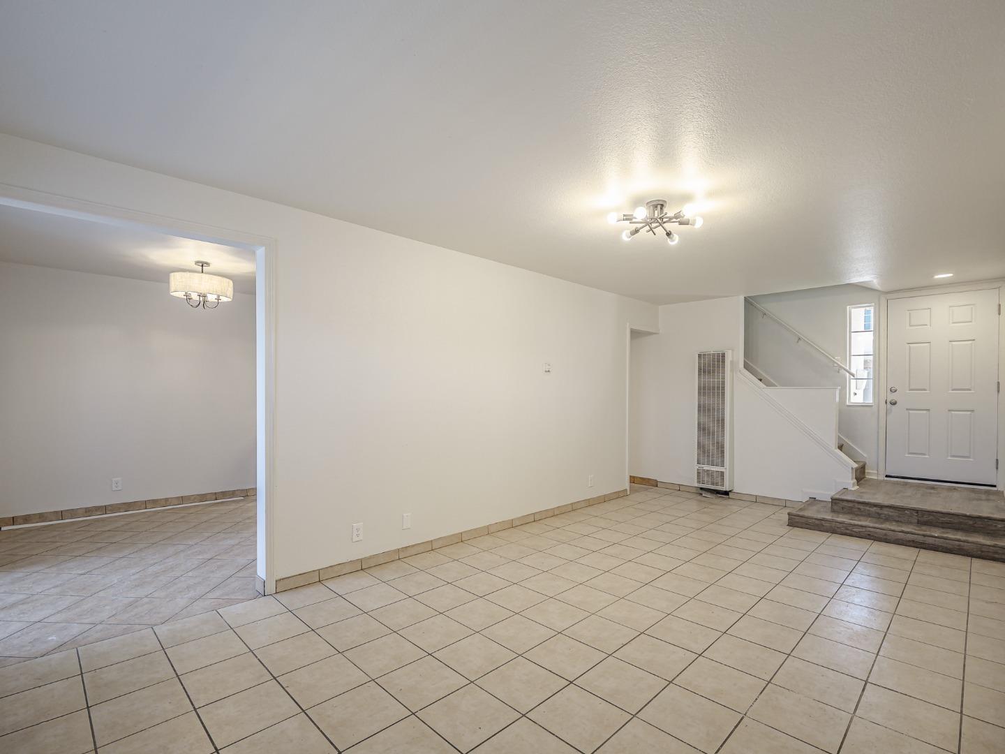 914 Acosta Plaza 83