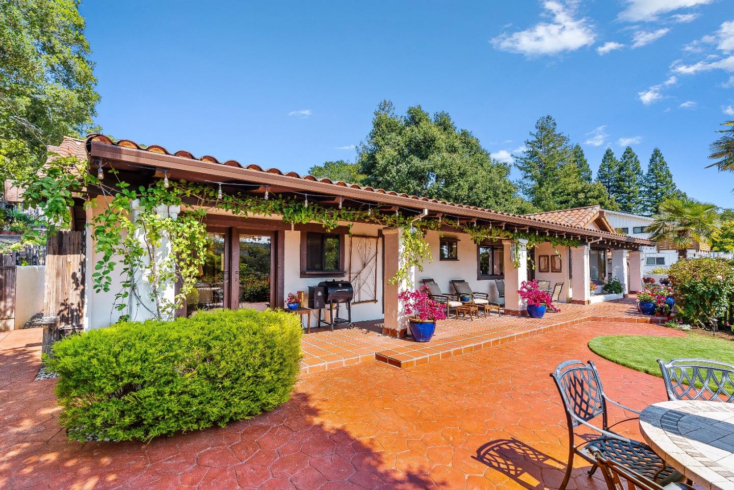102 Pasatiempo Drive