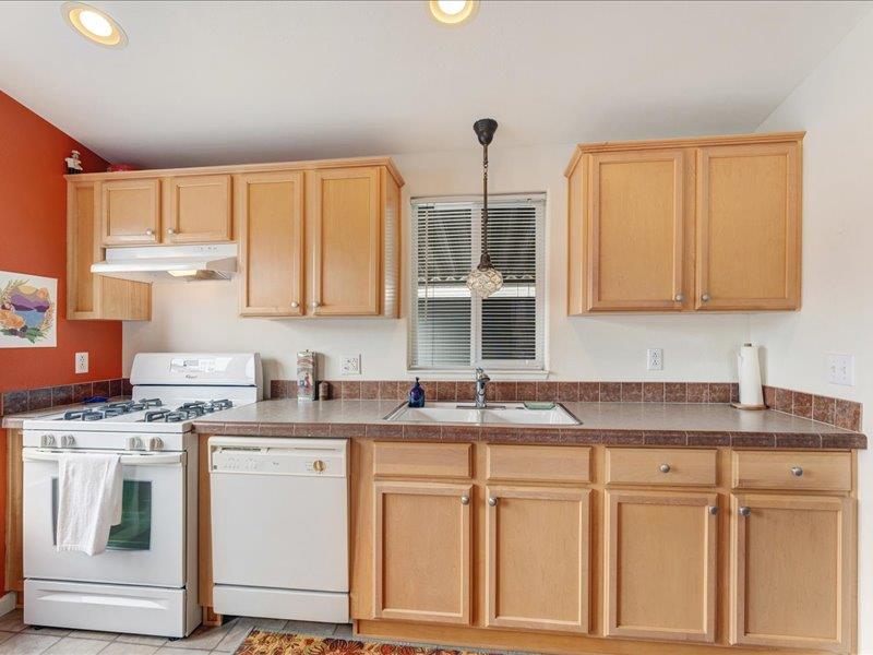 1625 Brommer Street Unit: 16