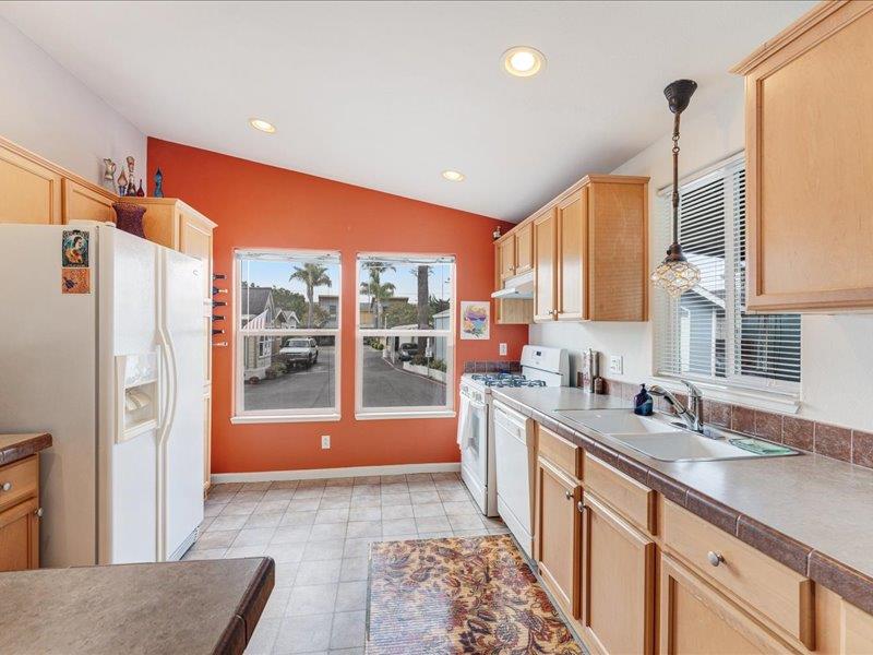 1625 Brommer Street Unit: 16