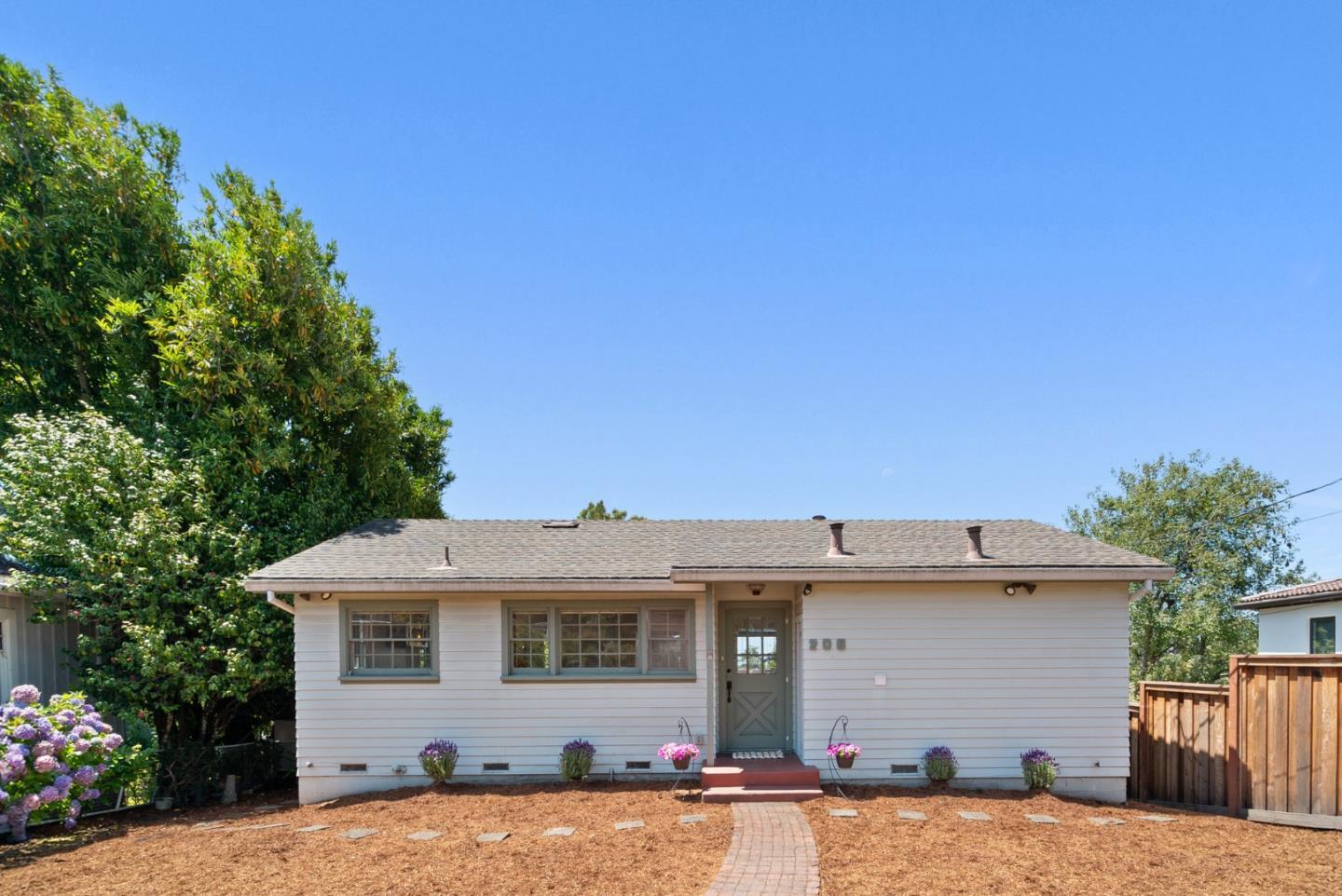 206 Bayview Court
