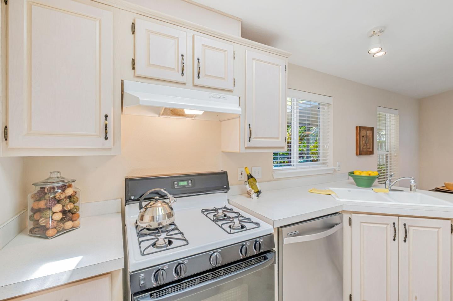 4300 Soquel Drive Unit: 102