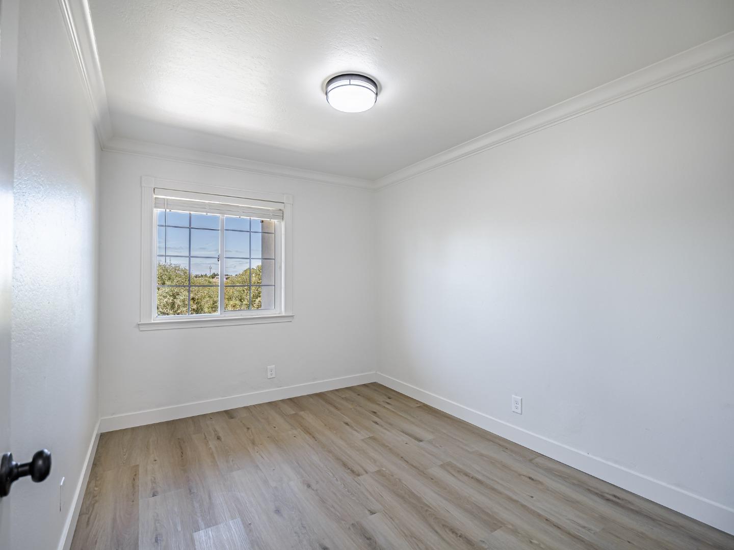 914 Acosta Plaza 111