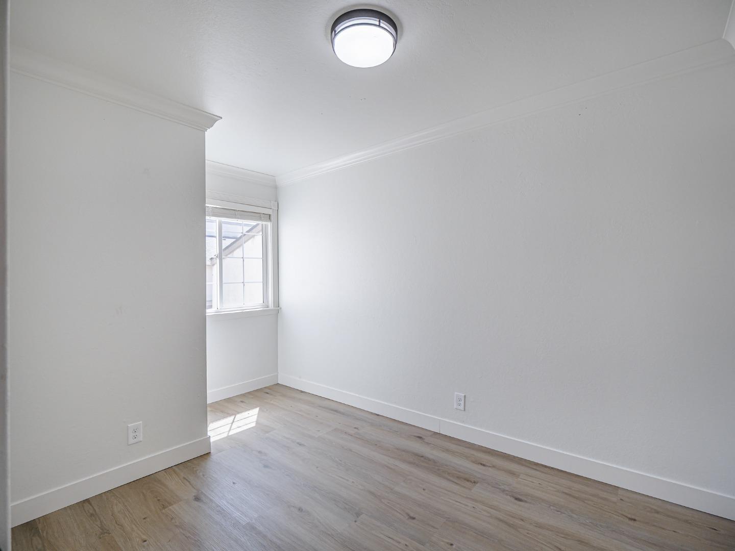 914 Acosta Plaza 111