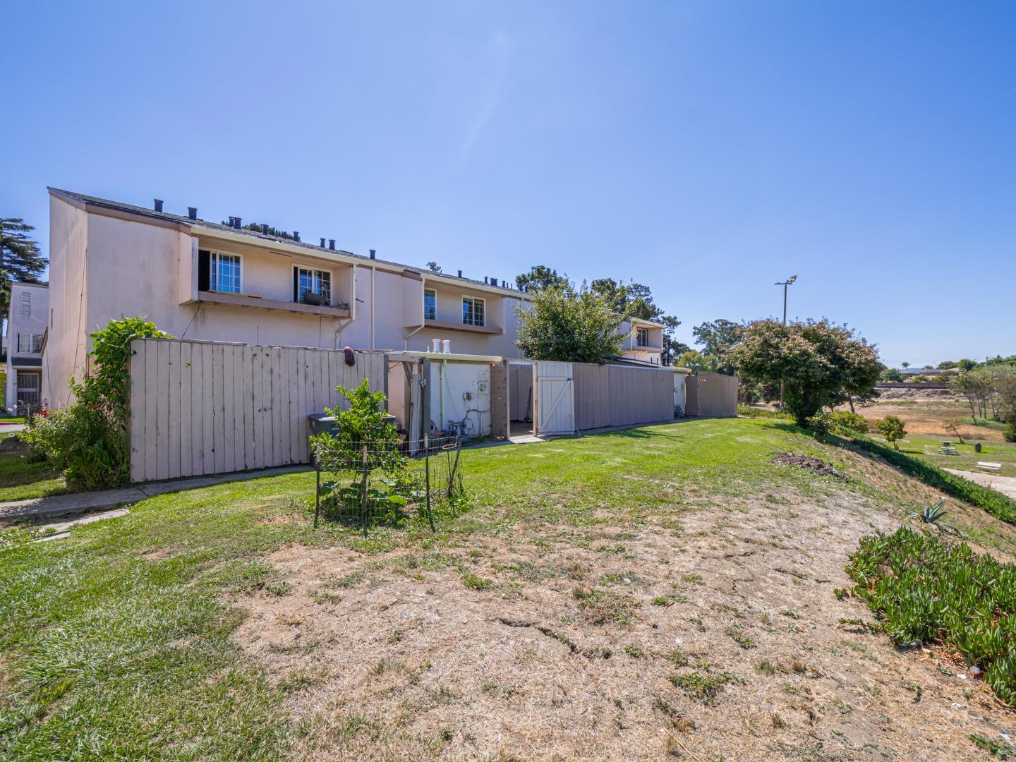 914 Acosta Plaza 111