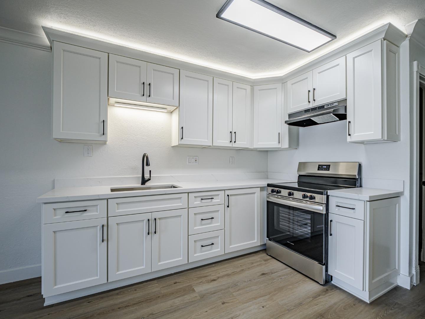 914 Acosta Plaza 111