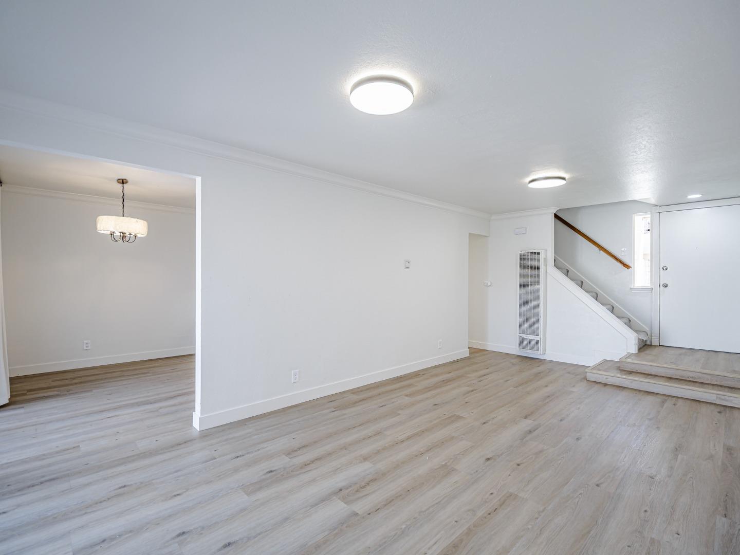914 Acosta Plaza 111
