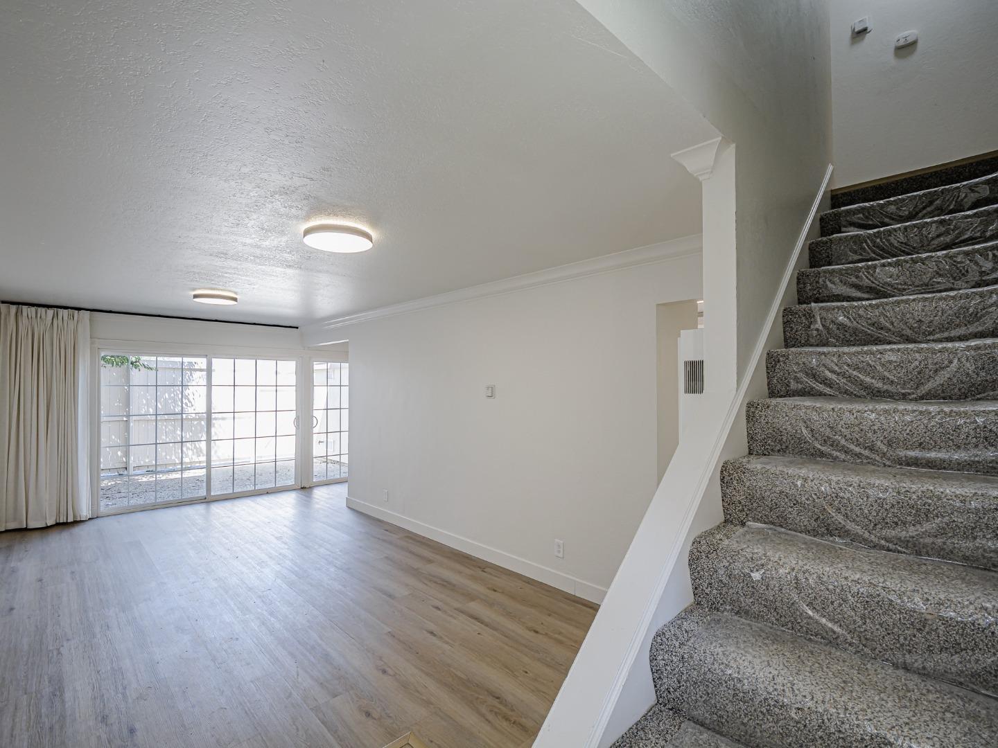 914 Acosta Plaza 111