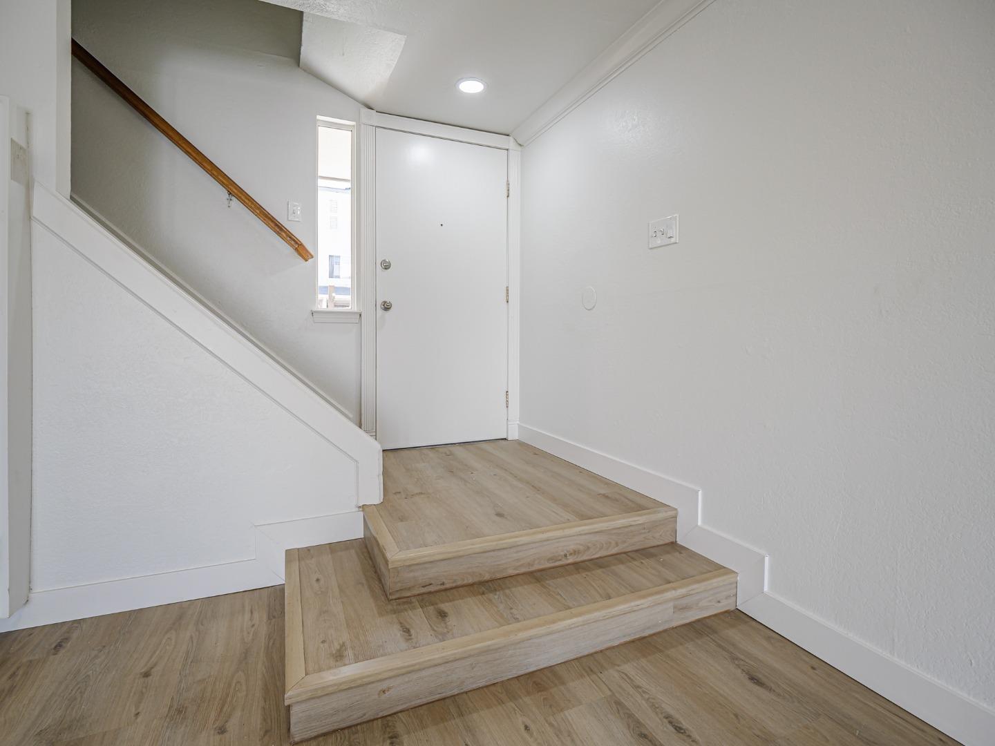 914 Acosta Plaza 111