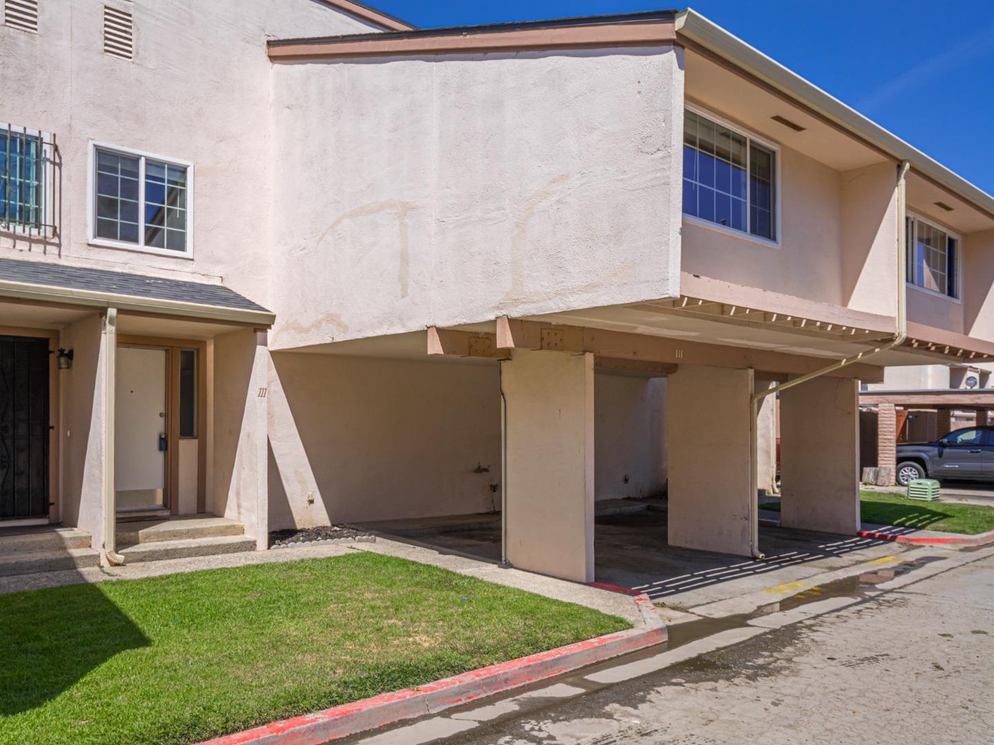 914 Acosta Plaza 111