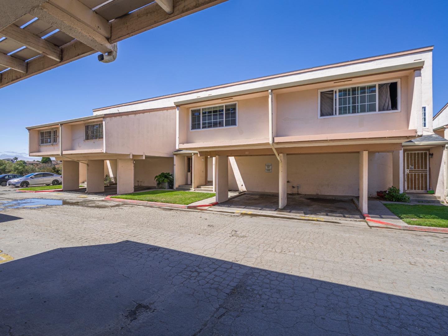 914 Acosta Plaza 111