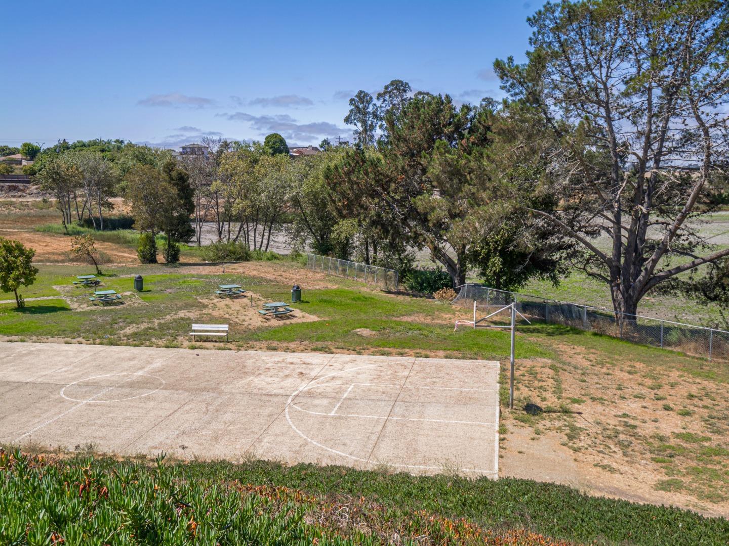 914 Acosta Plaza 111