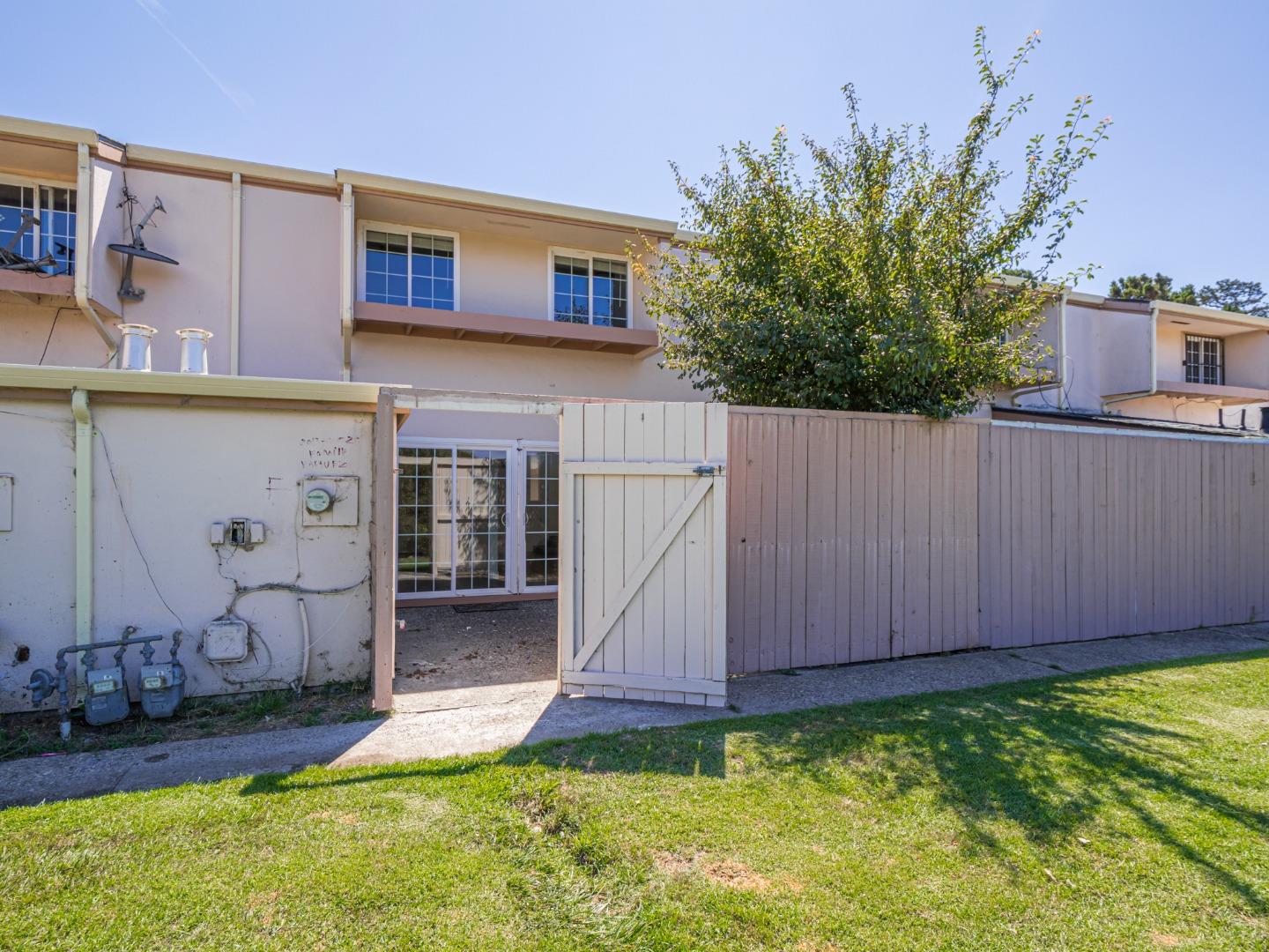 914 Acosta Plaza 111
