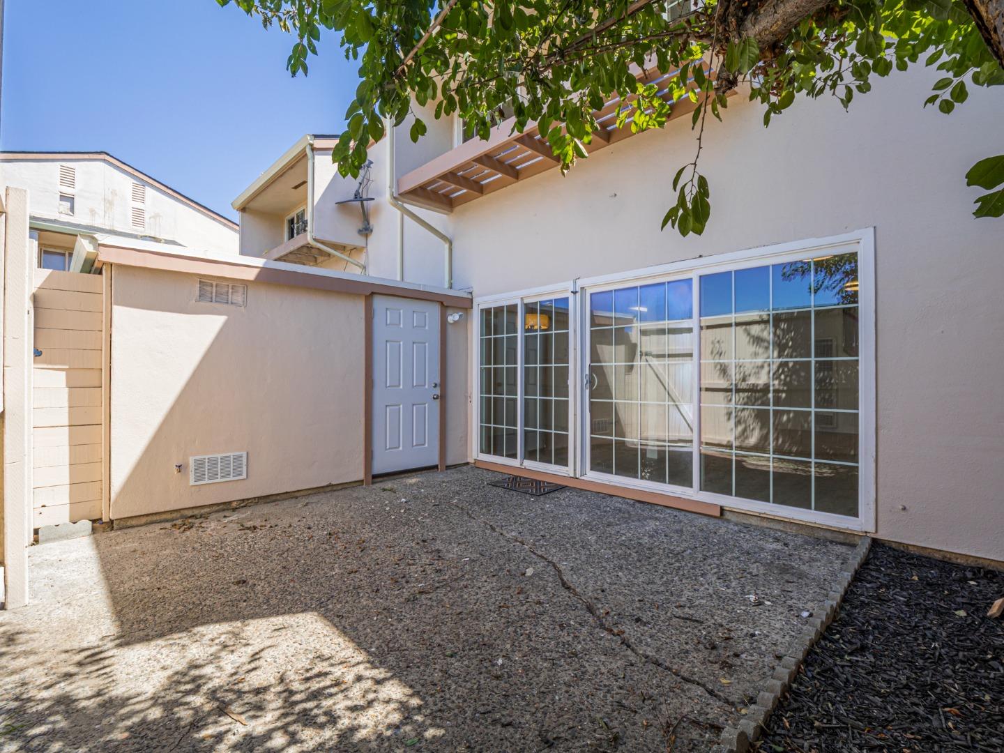 914 Acosta Plaza 111