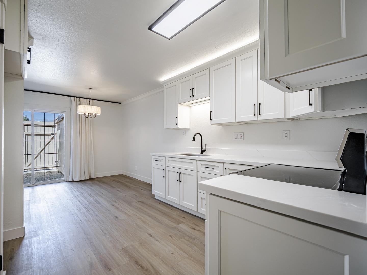 914 Acosta Plaza 111
