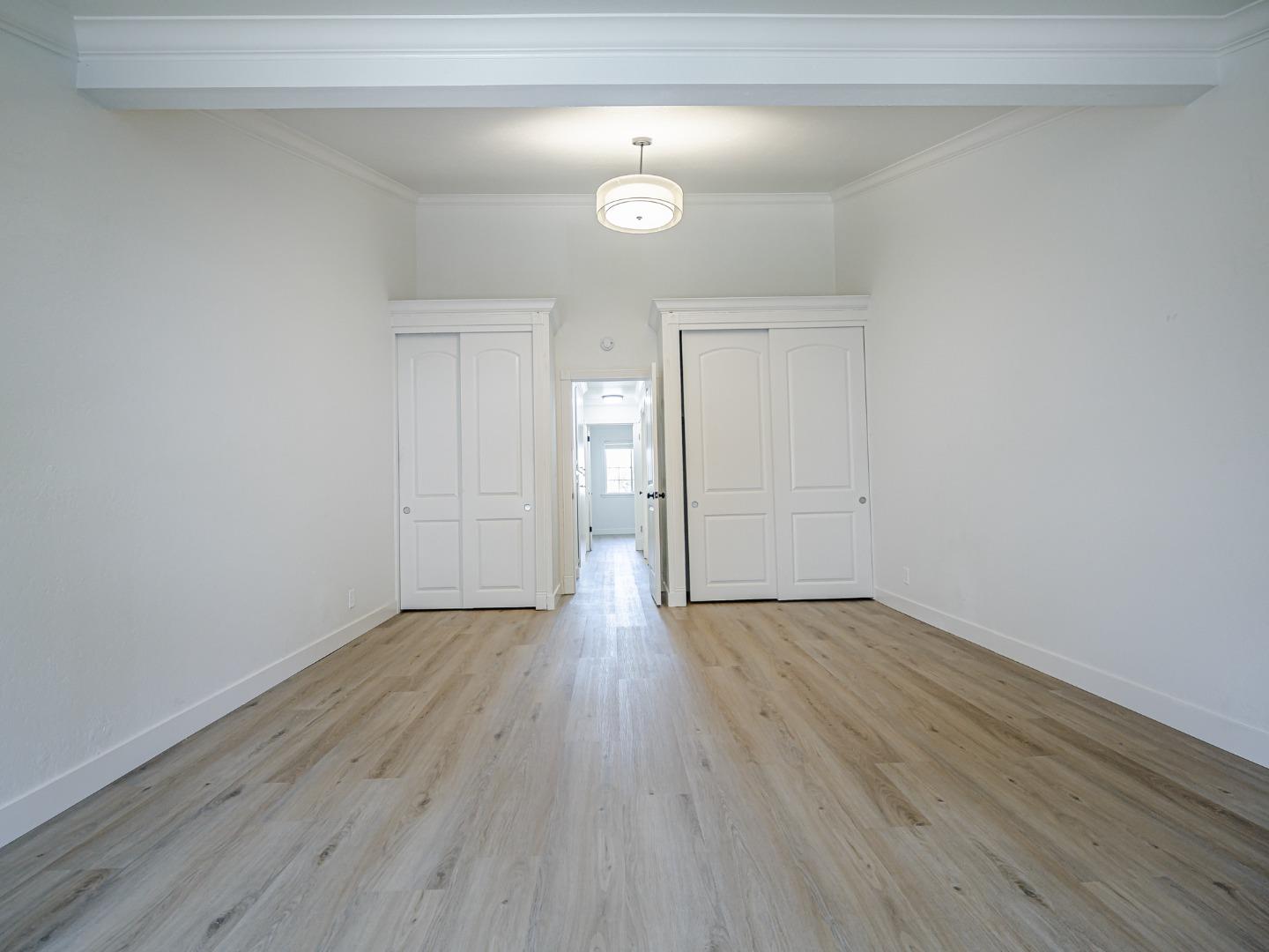 914 Acosta Plaza 111