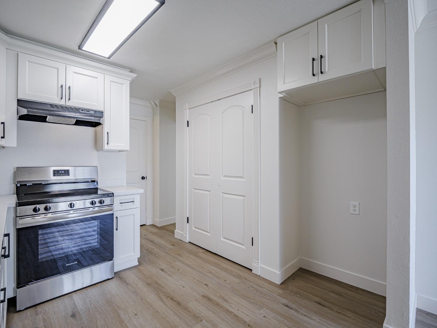 914 Acosta Plaza 111
