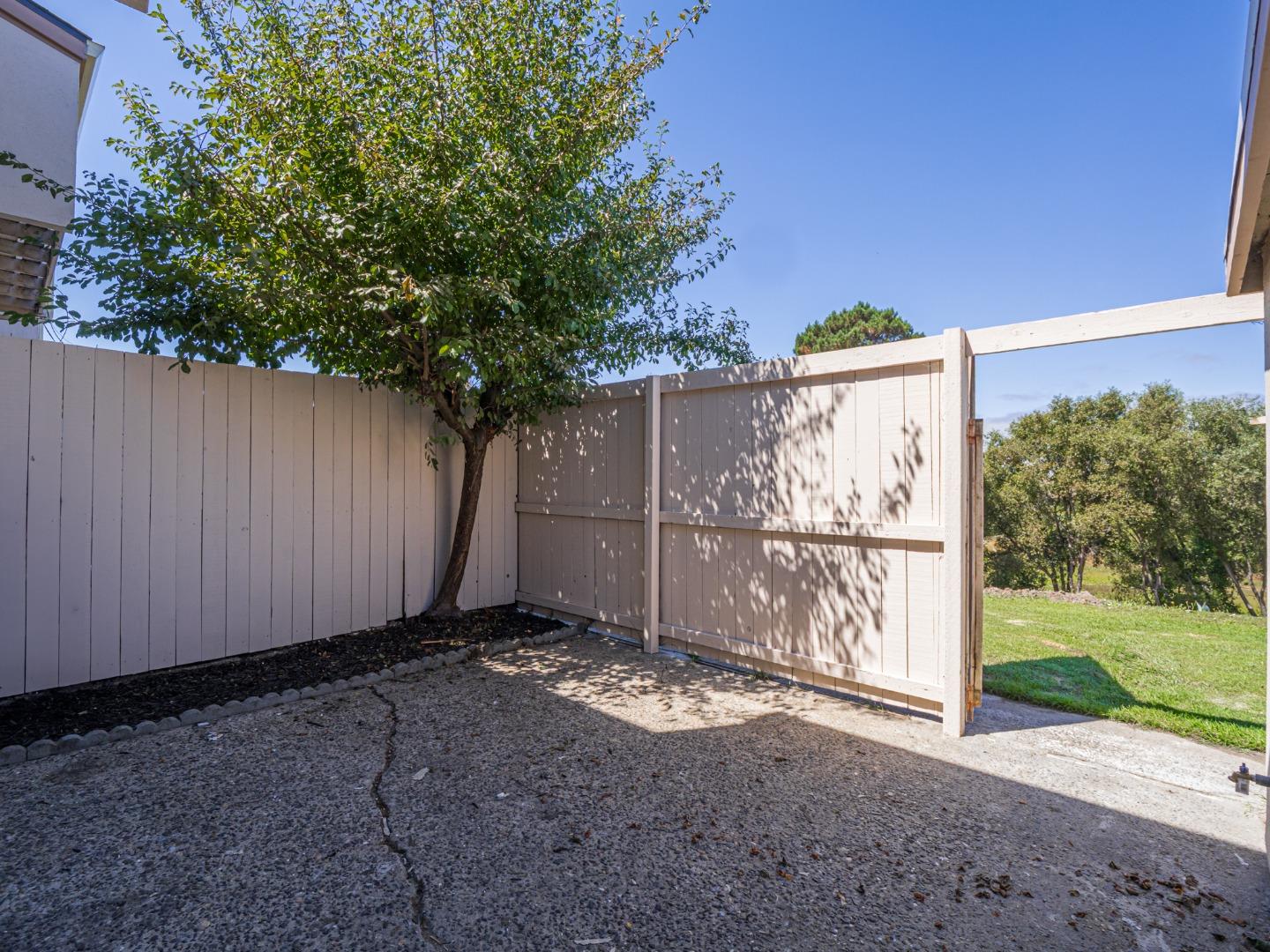 914 Acosta Plaza 111