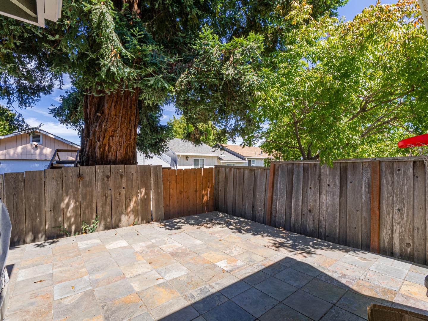 4 Holly Drive B