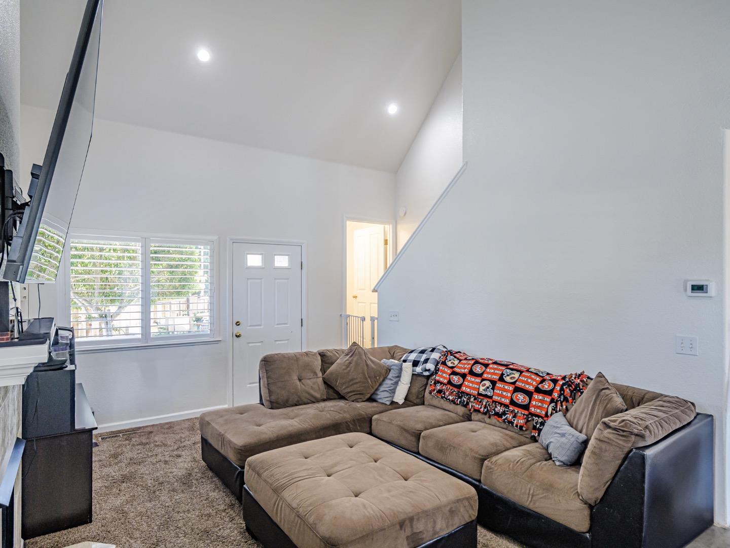 4 Holly Drive B