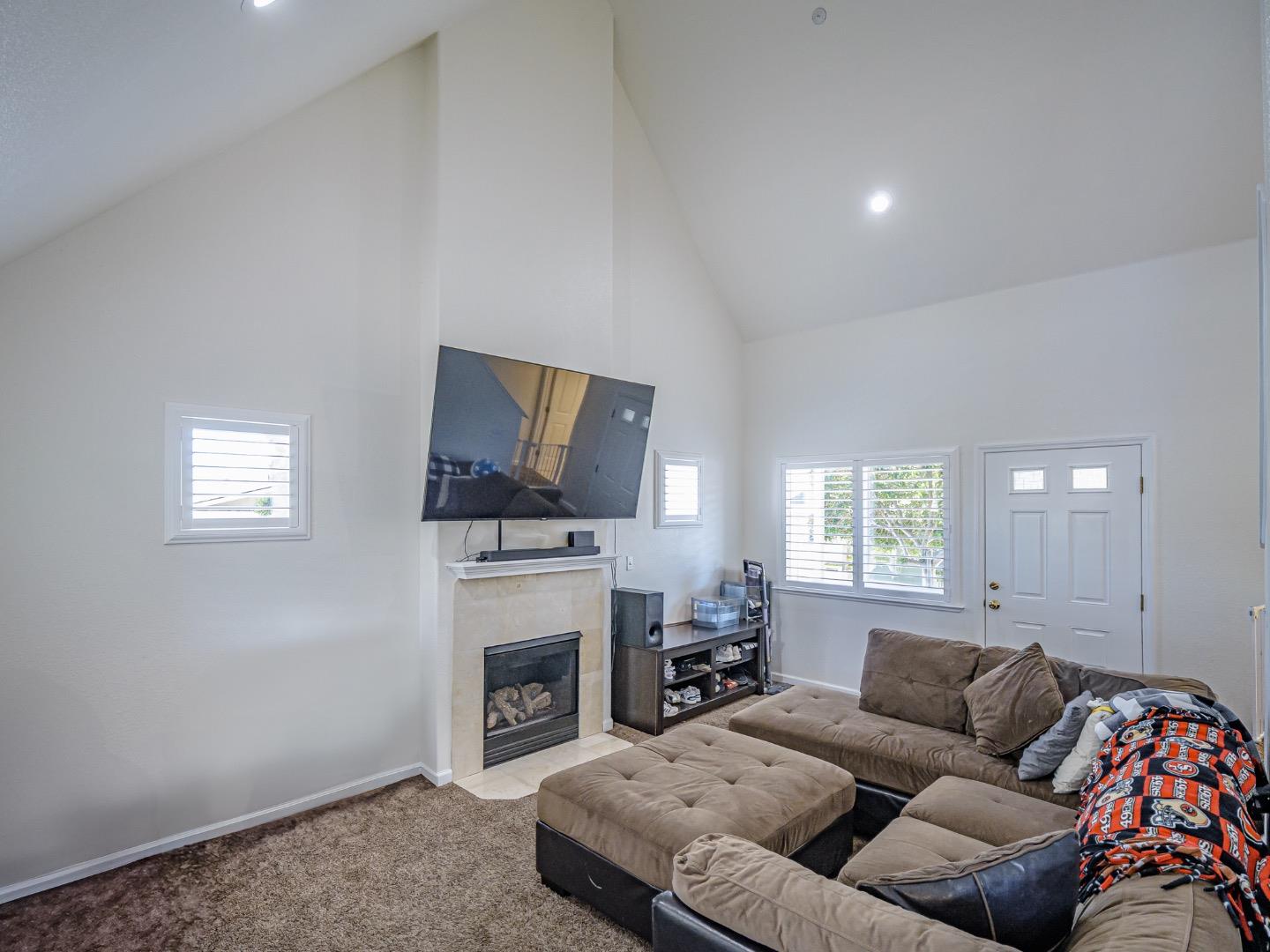 4 Holly Drive B