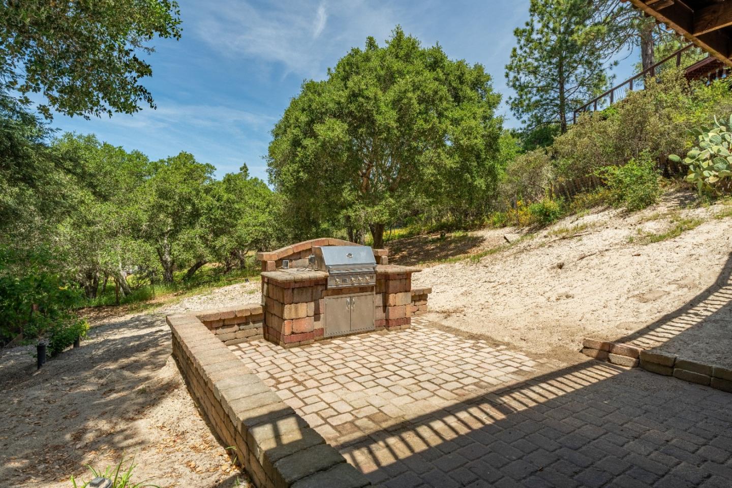 155 Stanford DR
