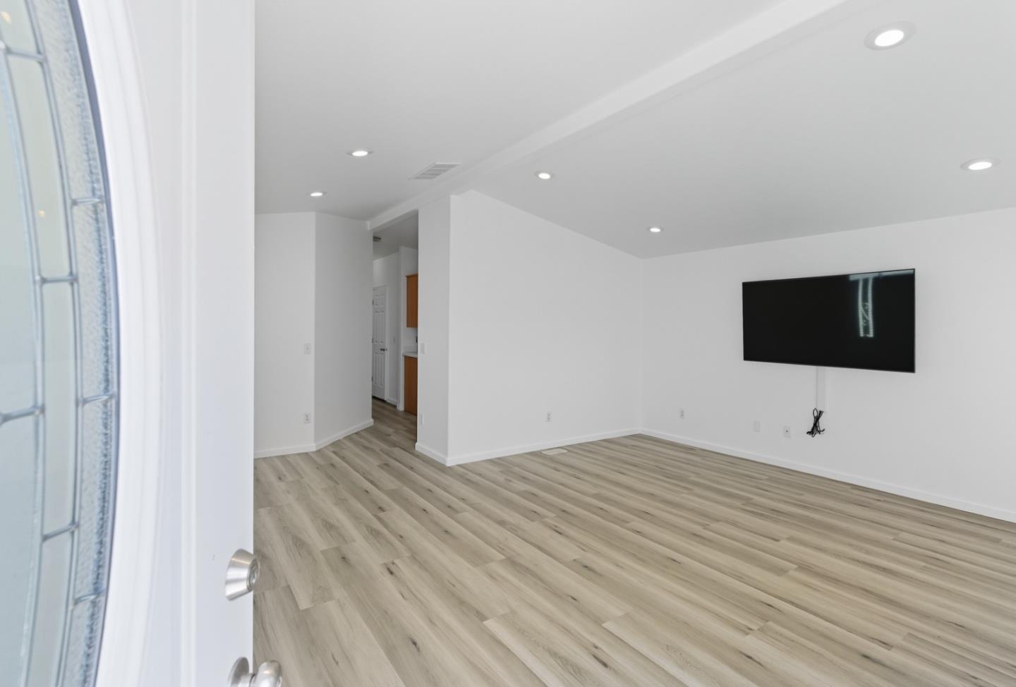 6011 Scotts Valley Drive Unit: 15