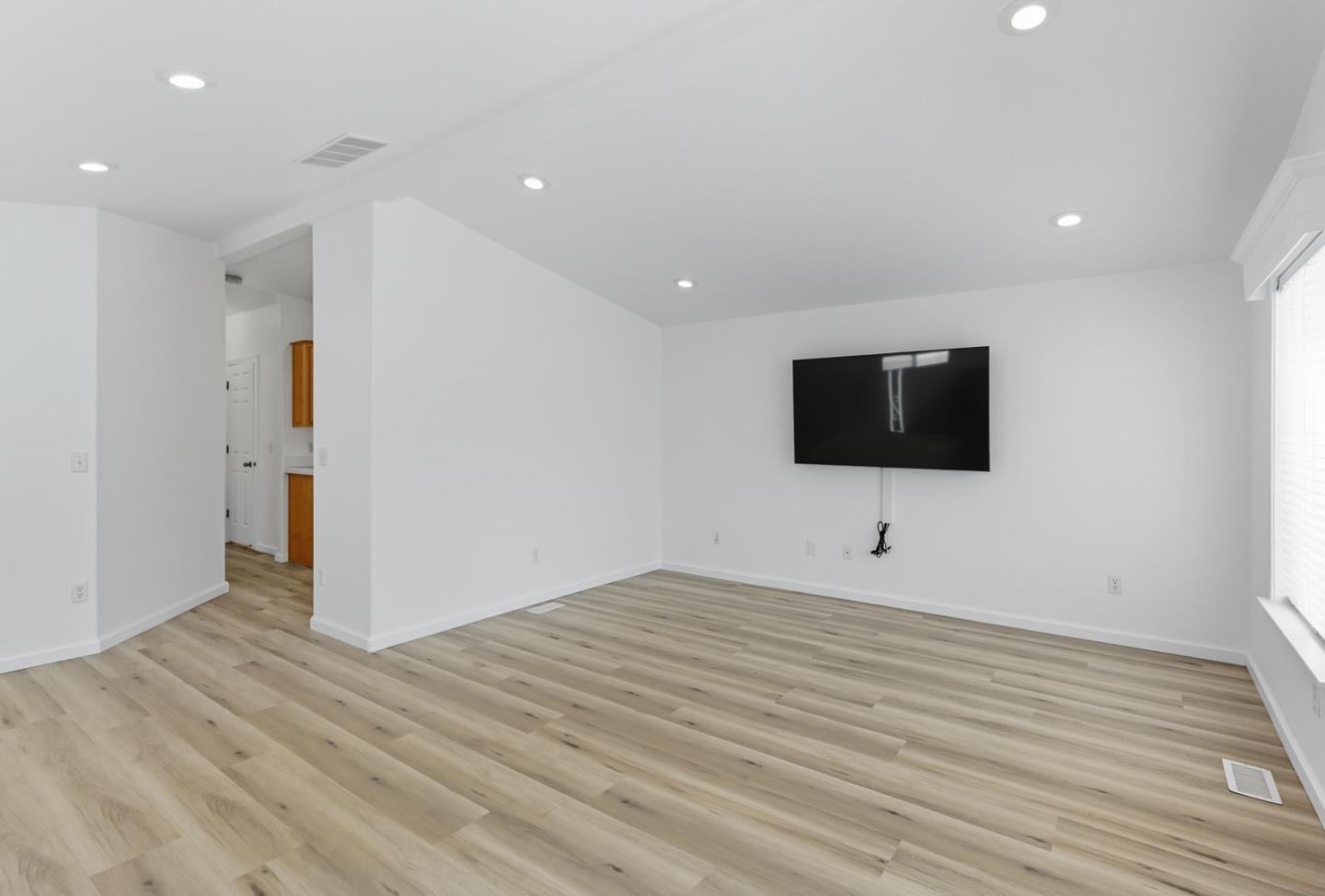 6011 Scotts Valley Drive Unit: 15