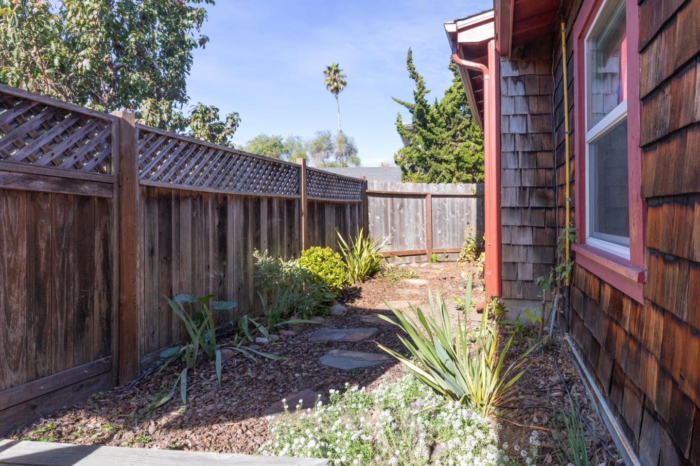 1122 Seabright Avenue
